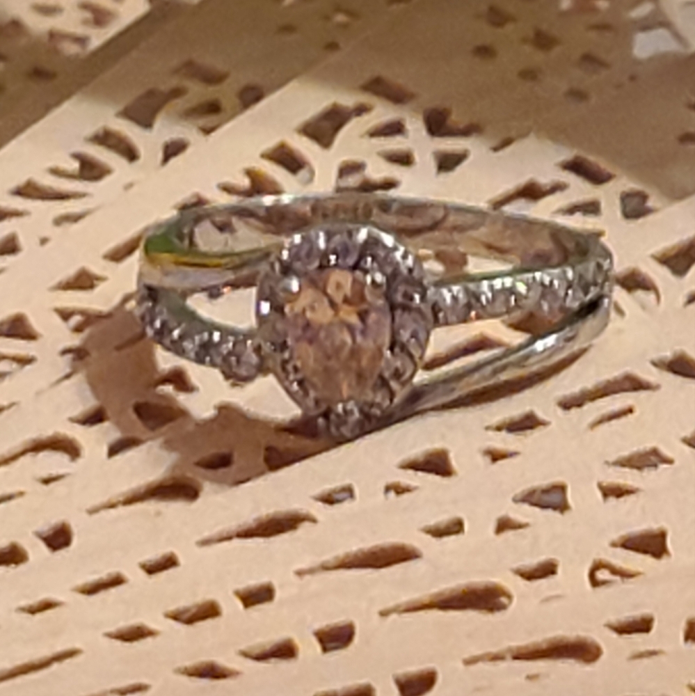 Size 10 ladies ring beautiful teardrop - Picture 9 of 14